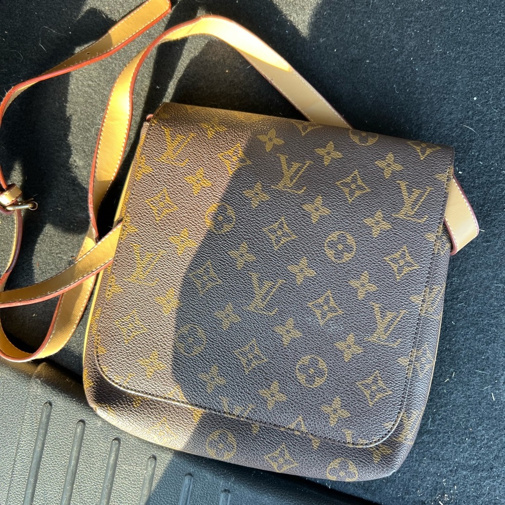Leather bag